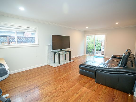 4th image of 1676 Nightingale Ave
