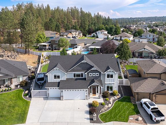 2nd image of 110 E Sapphire Ln