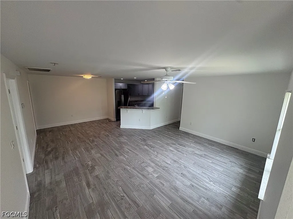 3 bed, 2.0 bath, 2487 sqft, $1,600 — Photo 4