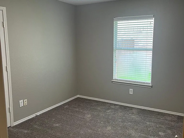 4405 Carriage Lane Cir — Photo 12