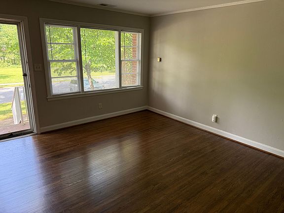 4th image of 3818 Winfield Dr