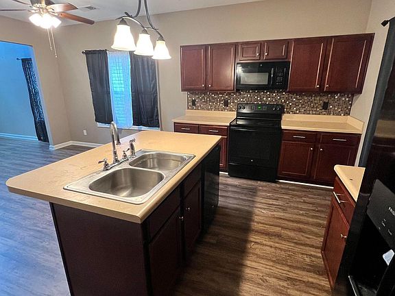3rd image of 90 Deer Creek Dr