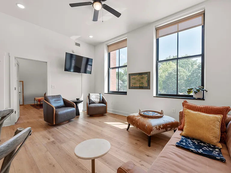 The Grad Luxury Apartments — Photo 2