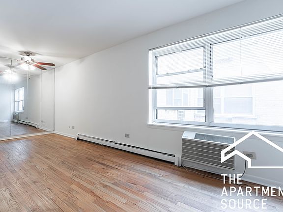 4th image of 521 W Briar Pl APT 414