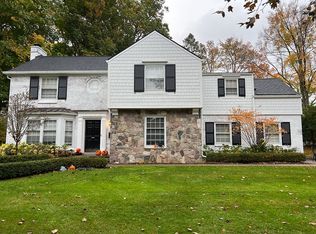 3015 S Bradway Blvd, Bloomfield Hills, MI 48301