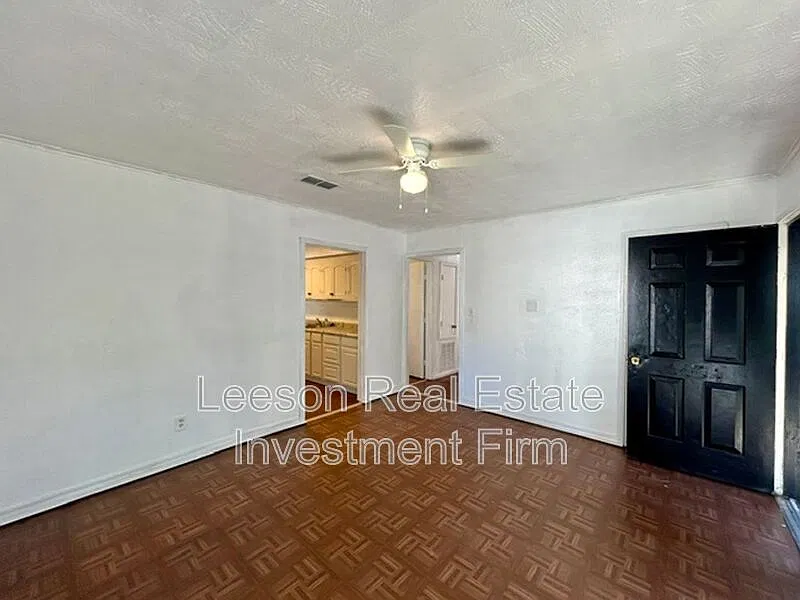 3 bed, 1.0 bath, 1042 sqft, $795 — Photo 3