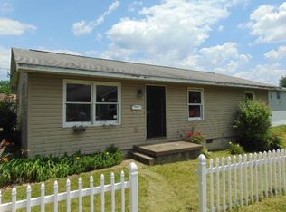 416 1/2 Chestnut Ave, Oak Hill, WV 25901
