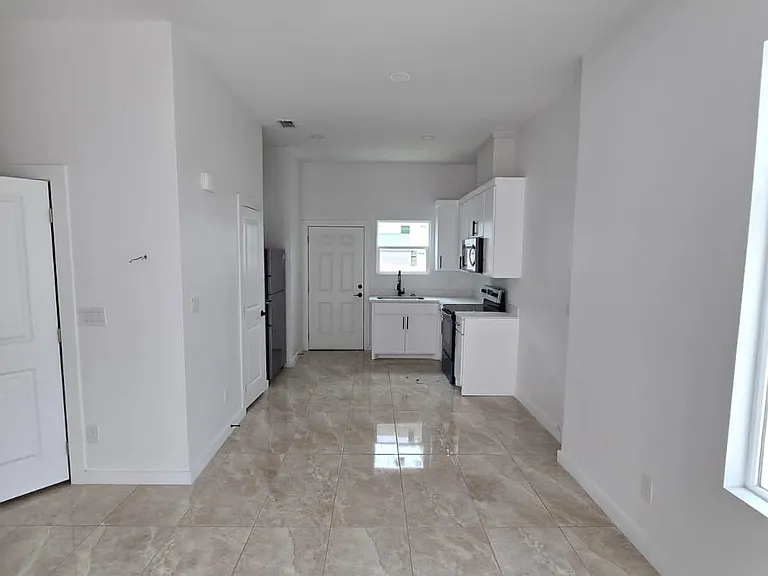 412 Gastel Cir #2 — Photo 8