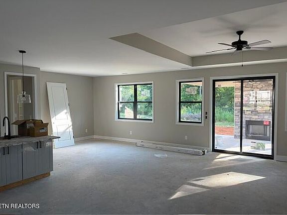 5th image of 141 Black Oak Dr