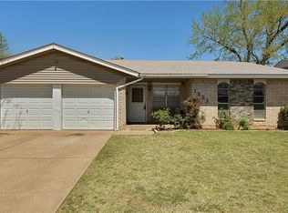 1053 SW 3rd St, Moore, OK 73160
