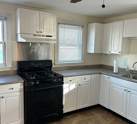 4th image of 43 Agawam Lake Shore Dr #B