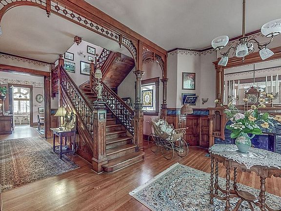 Foyer.