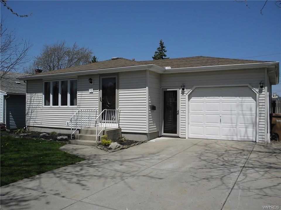 1st image of 52 Sprucewood Dr