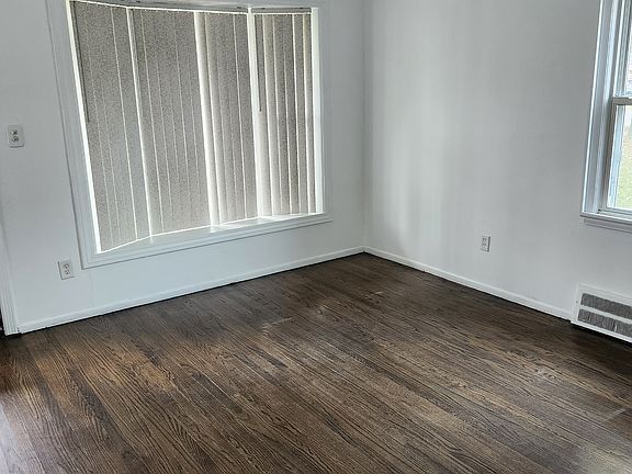 4th image of 27906 Larchmont St