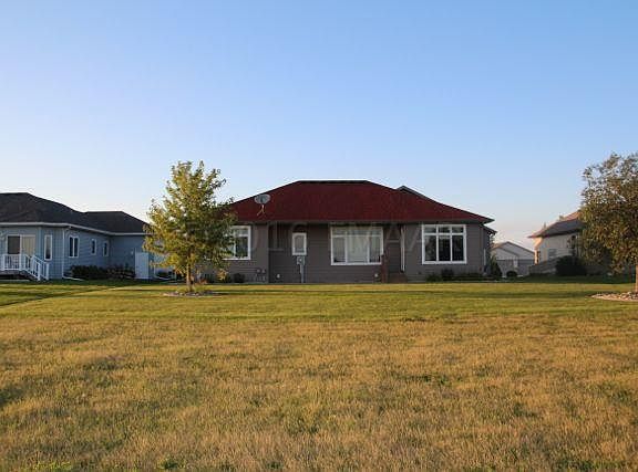 3rd image of 525 Hampton Dr W