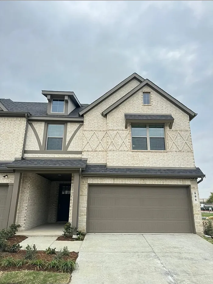 3 bed, 2.5 bath, 1667 sqft, $2,700 — Photo 1