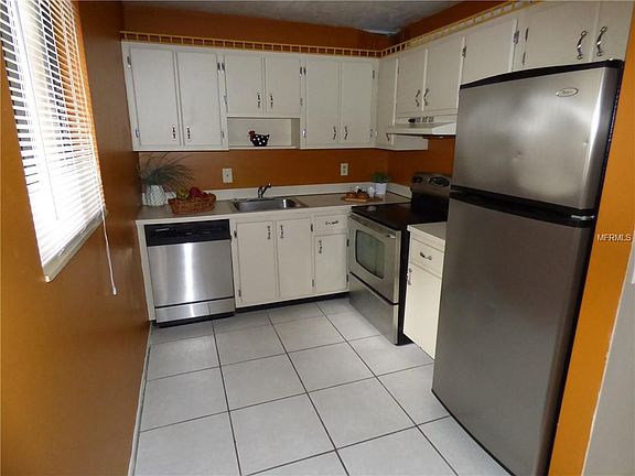 4th image of 2333 Oak Park Way #105
