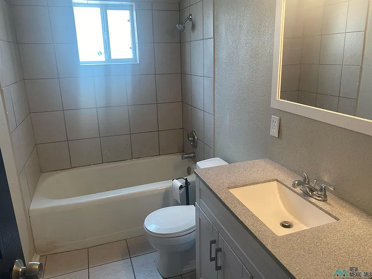 906 Bullock Ct — Photo 4