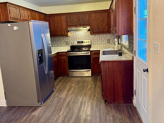 2nd image of 1043 Gregory Ln