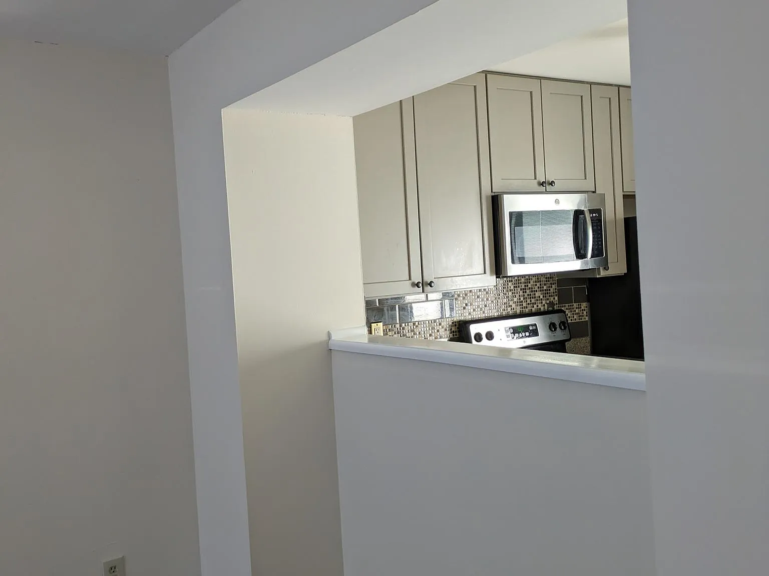 2 bed, 1.5 bath, 857 sqft, $1,600 — Photo 3