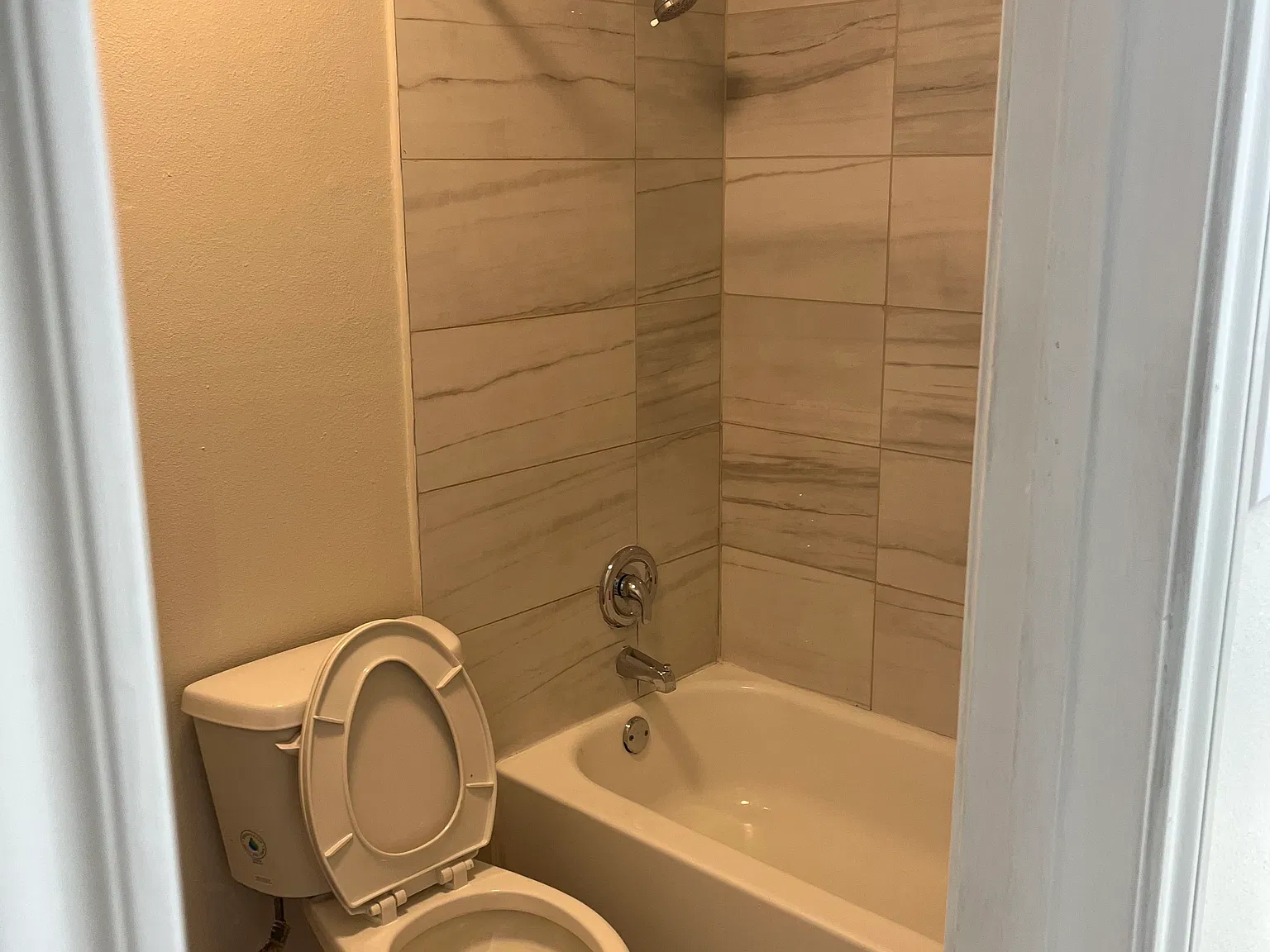 3 bed, 1300 sqft, $2,000 — Photo 4