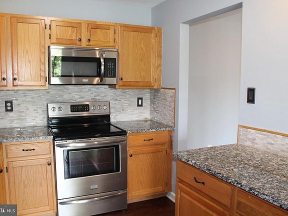 5th image of 136 Brookland Ct APT 6