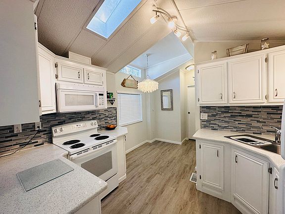 5th image of 246 Plantation Dr