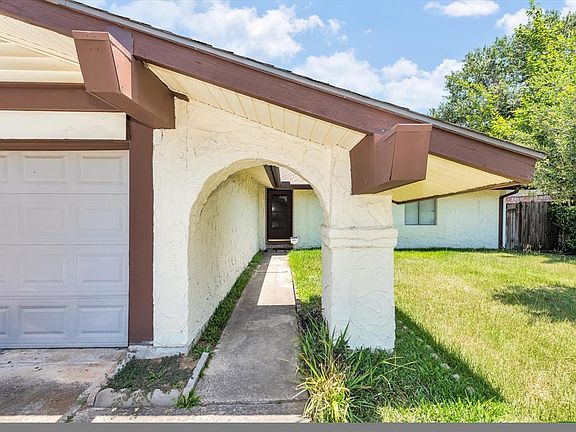 3rd image of 9614 Willow Wood Ln