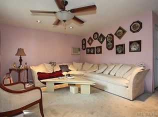 1042 Thompson Dr, Bay Shore, NY 11706