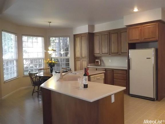 4th image of 3747 Gleneagles Dr