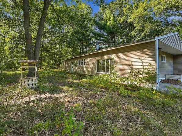 2348 Fashion Ave, Interlochen, MI 49643