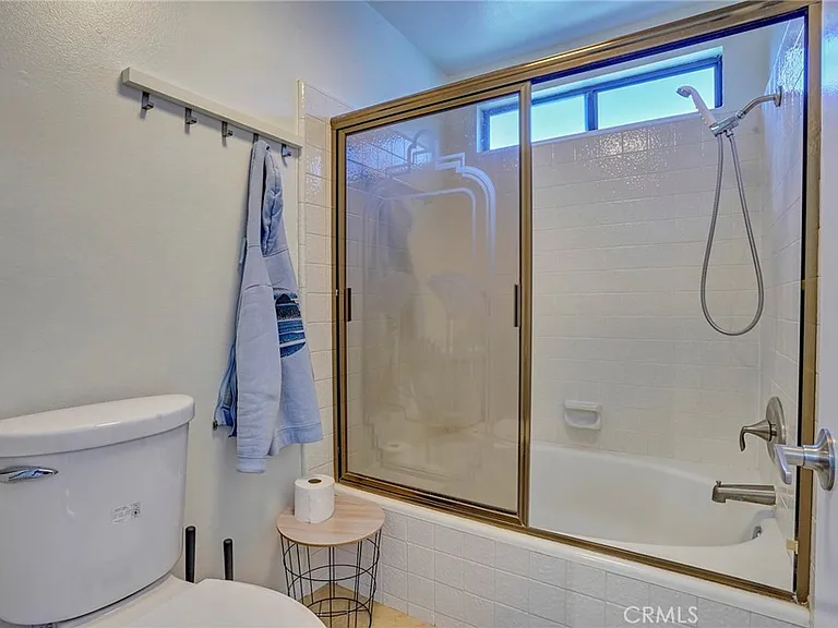 1409 Lakeside Ln — Photo 24