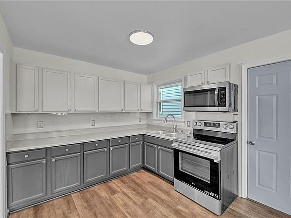 3rd image of 838 24th St