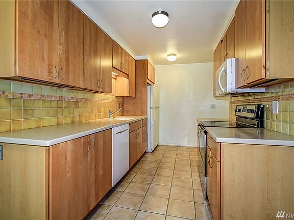 5th image of 13527 Linden Ave N #102