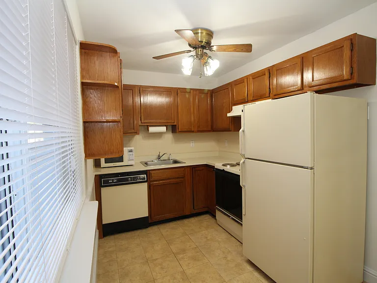 18 Prospect Ave #C8 — Photo 4