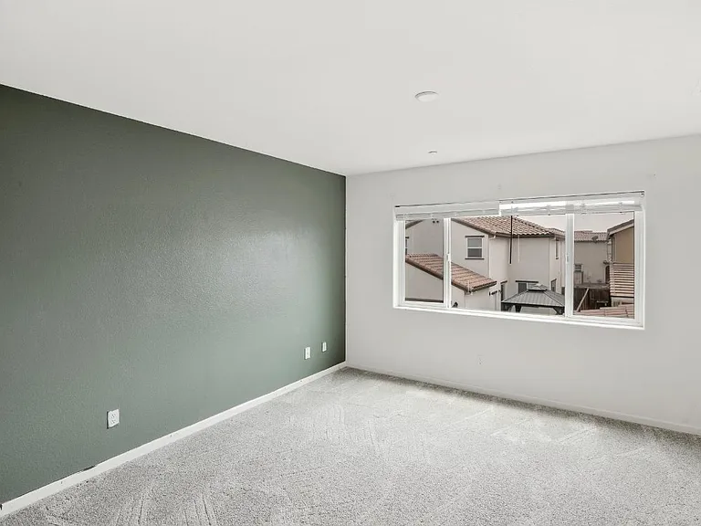 11030 International Dr — Photo 19