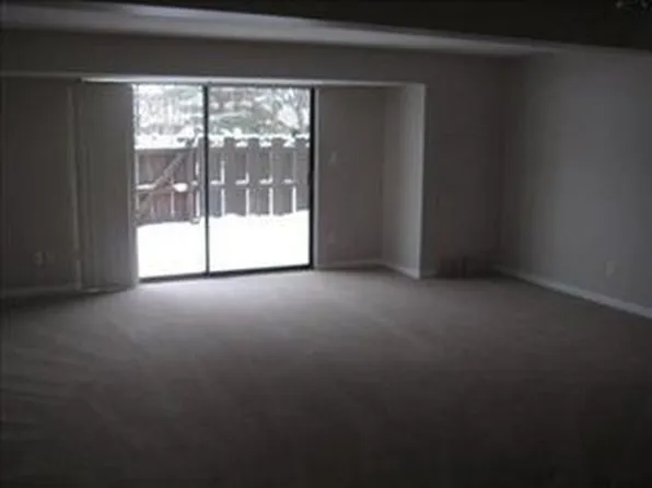 15242 Pine Hill Trl #B6, Middleburg Heights, OH 44130