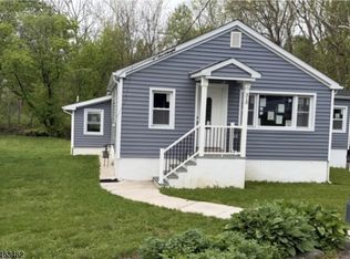 310 6th St, Belvidere, NJ 07823