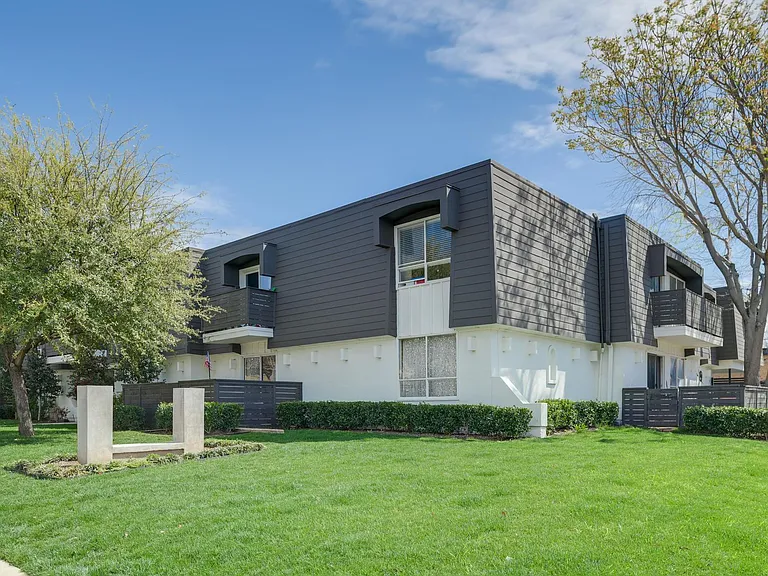 2808 Throckmorton St — Photo 4
