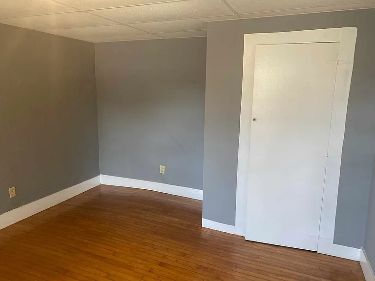 4 Central St — Photo 15