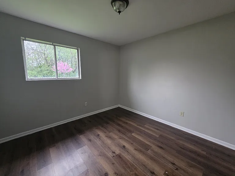 2398 Velma Ave — Photo 14