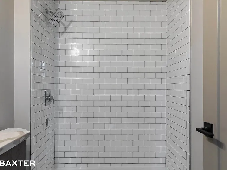 472 Maple Apartments — Photo 7