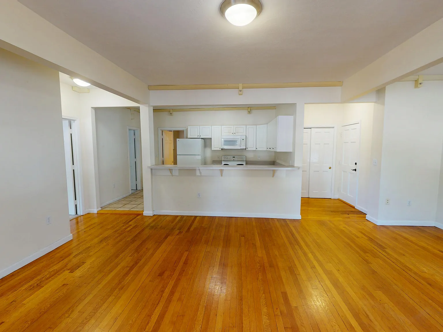 2 bed, 850 sqft, $3,399 — Photo 3