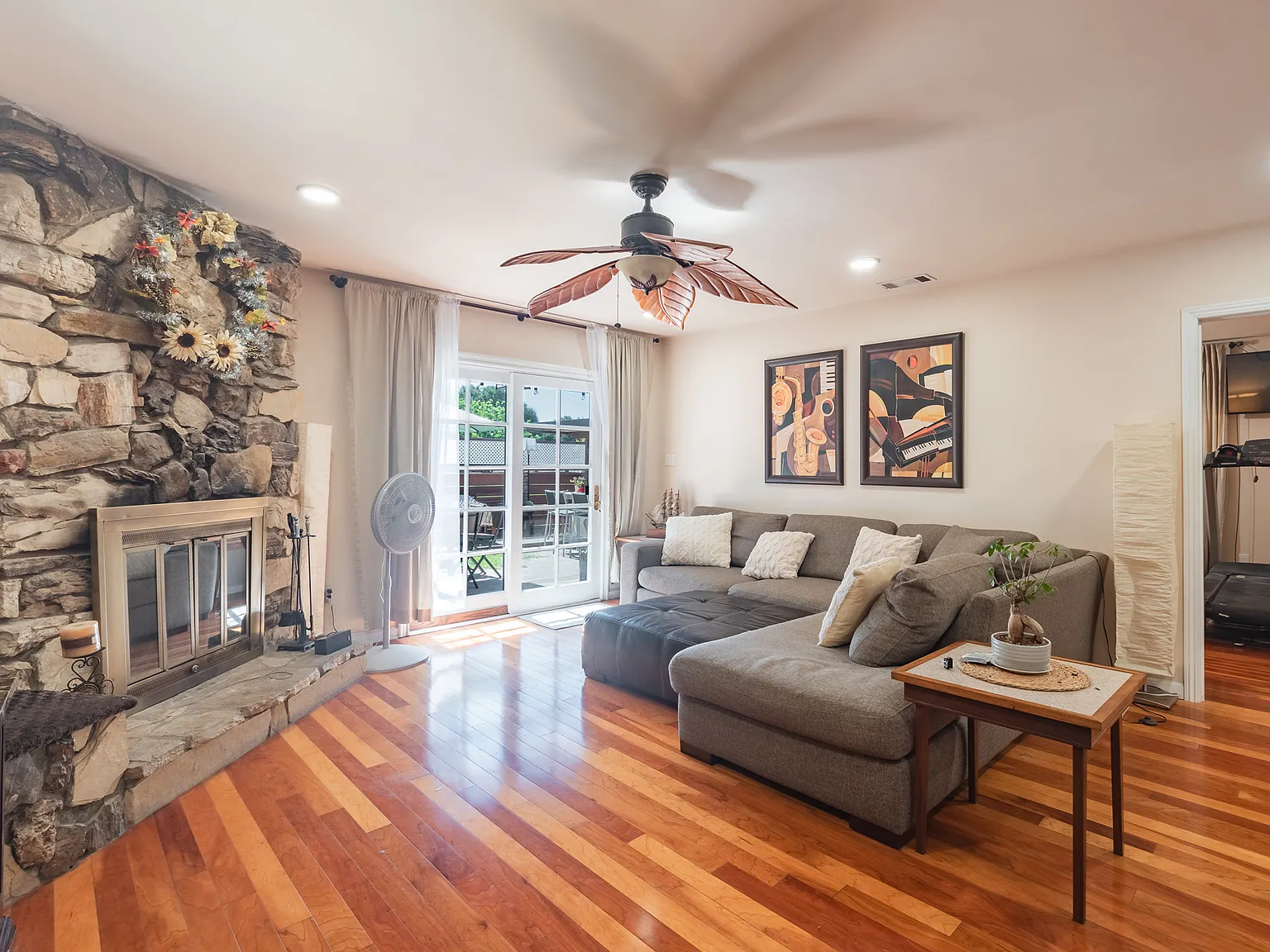 3 bed, 1782 sqft, $4,590 — Photo 3