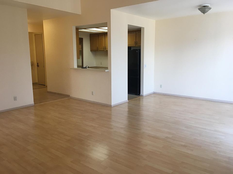 1st image of 1310 N Detroit St APT 403
