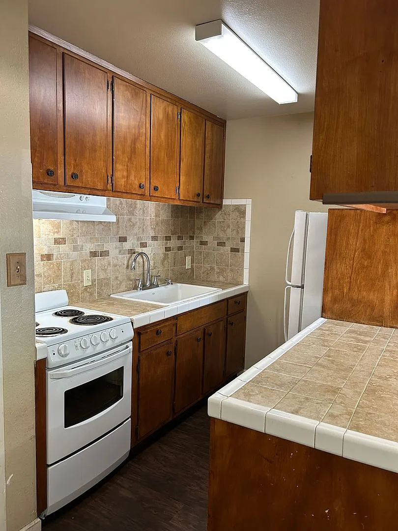 West Campus Apartments — Photo 3