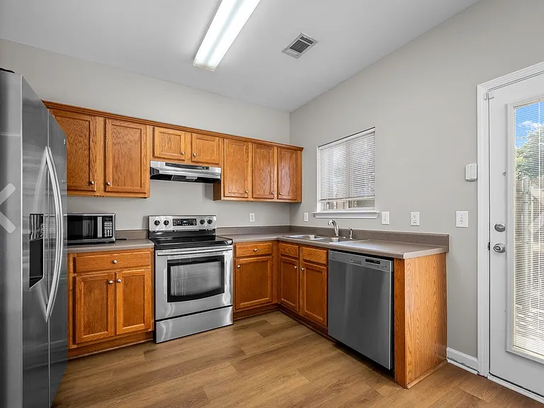 105 4th Ave #105 — Photo 3