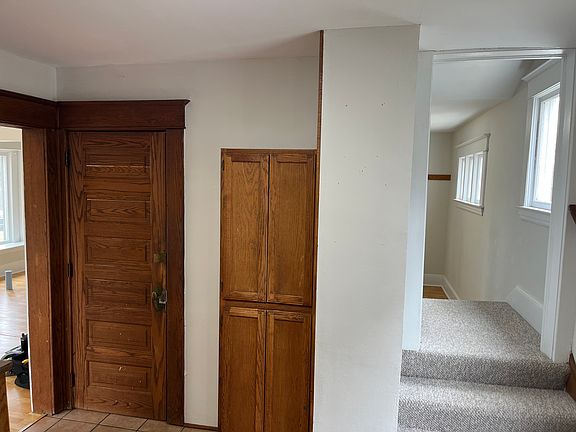 4th image of 324 Carlton Ave SE