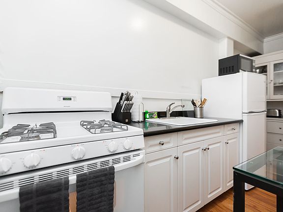 3rd image of 755 Bush St APT 203