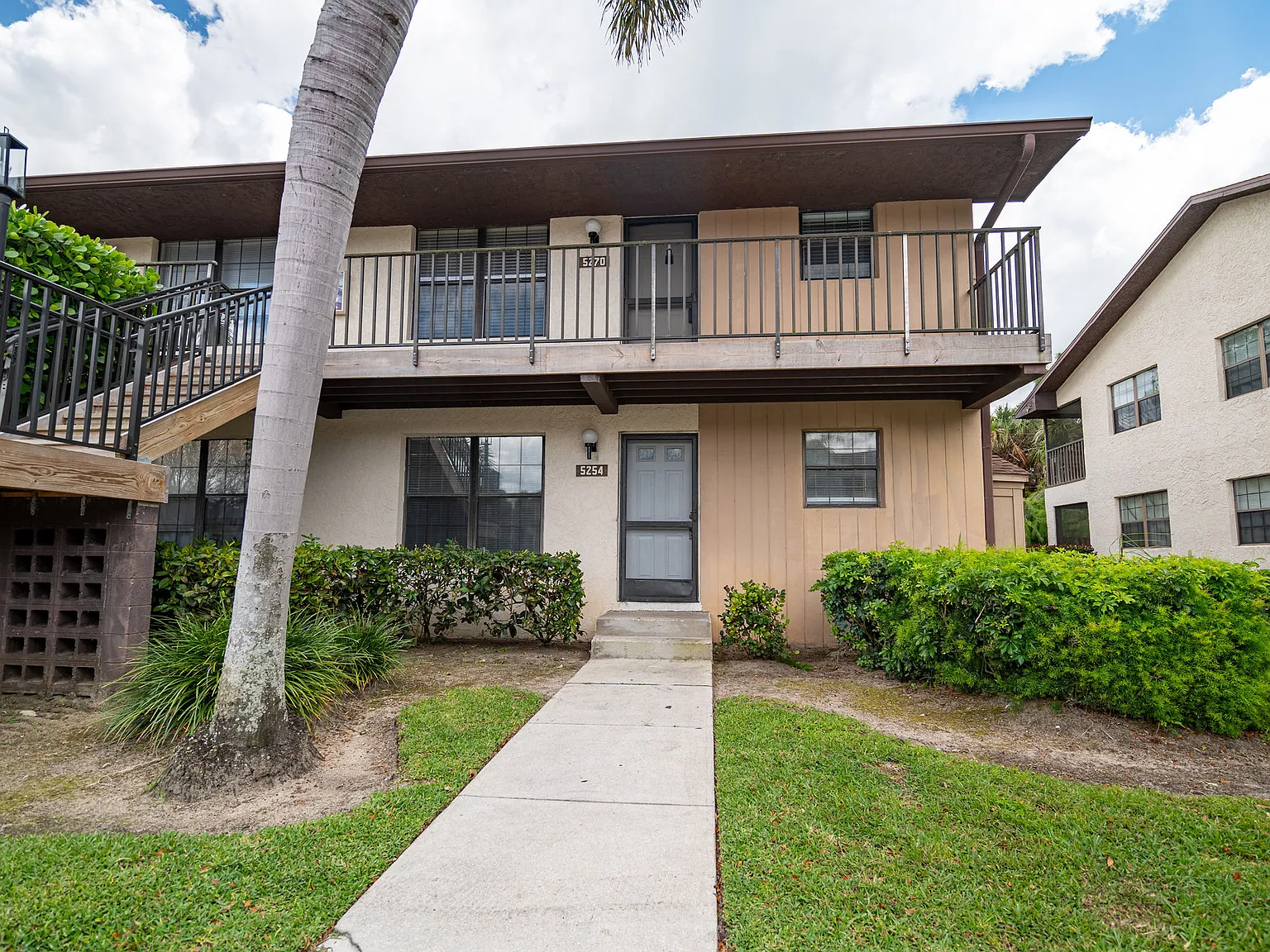 2 bed, 878 sqft, $1,700 — Photo 1
